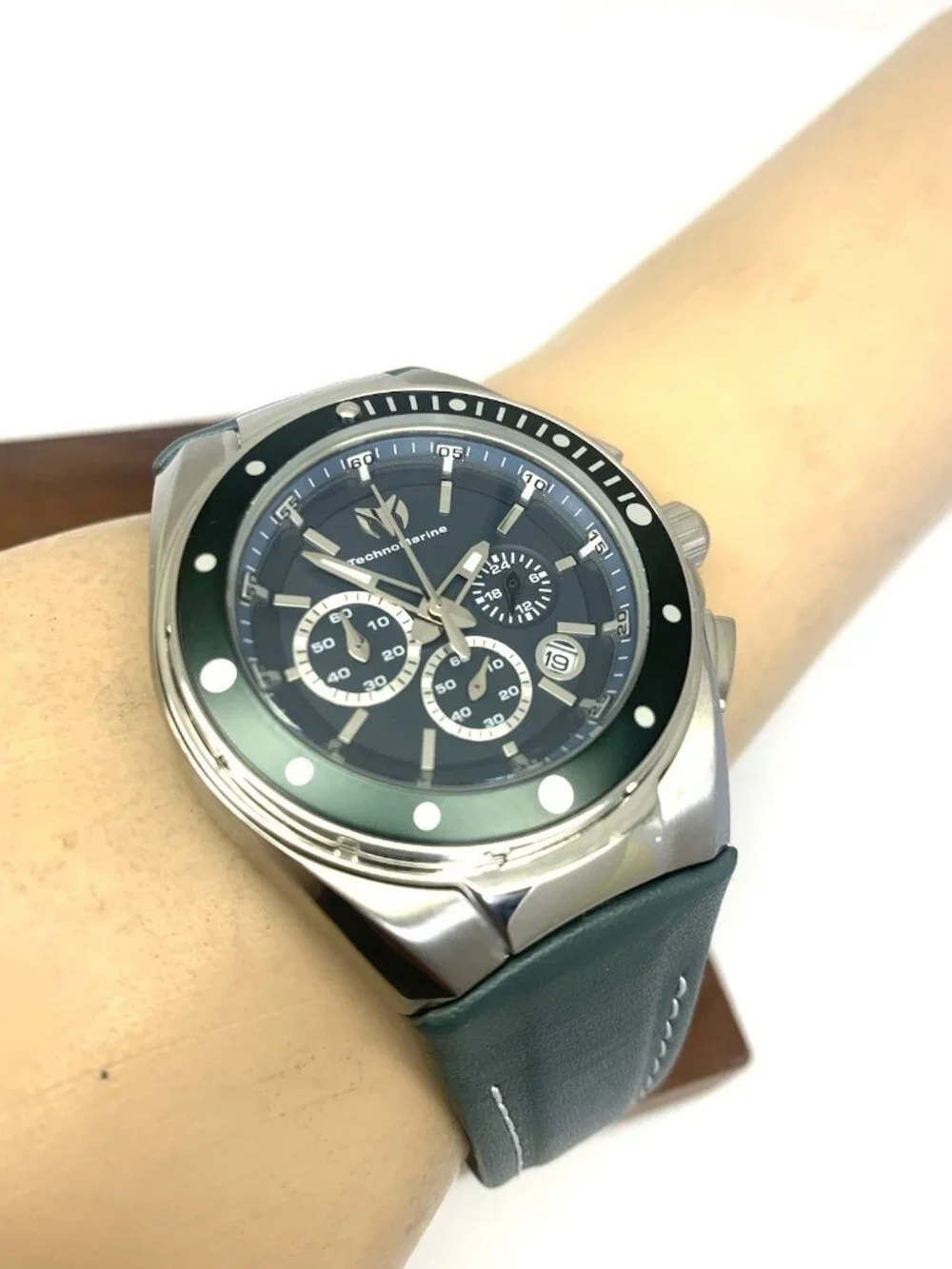 Technomarine Women's Watch TM-215036 Manta Ray Quartz Gray Leather Strap 40mm